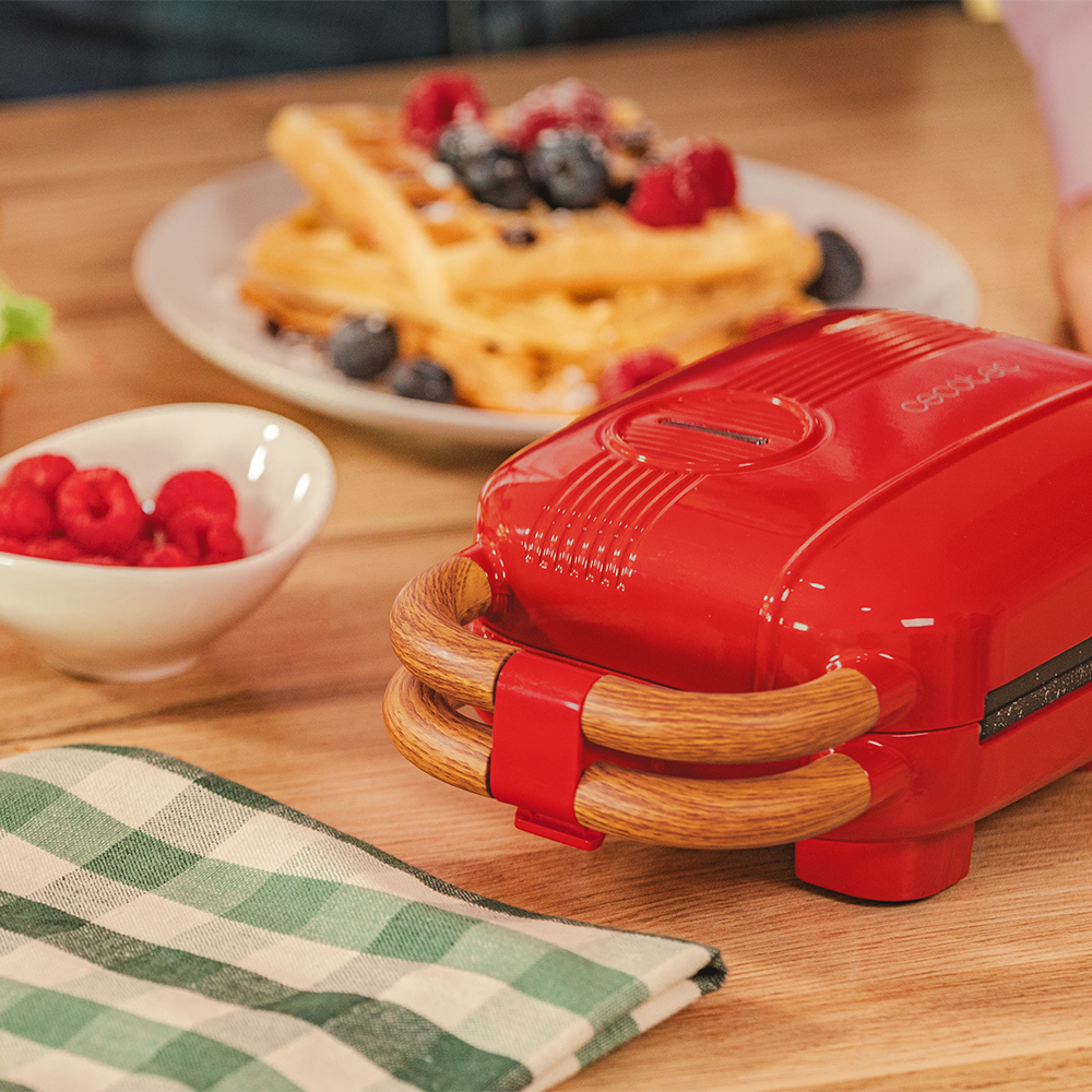 01315_RocknToast_Retro_One_Red_HL_01_rhb5zt