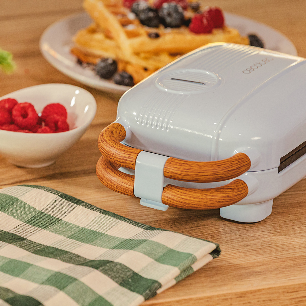 03494_RocknToast_Retro_One_Blue_HL_01_98kaox