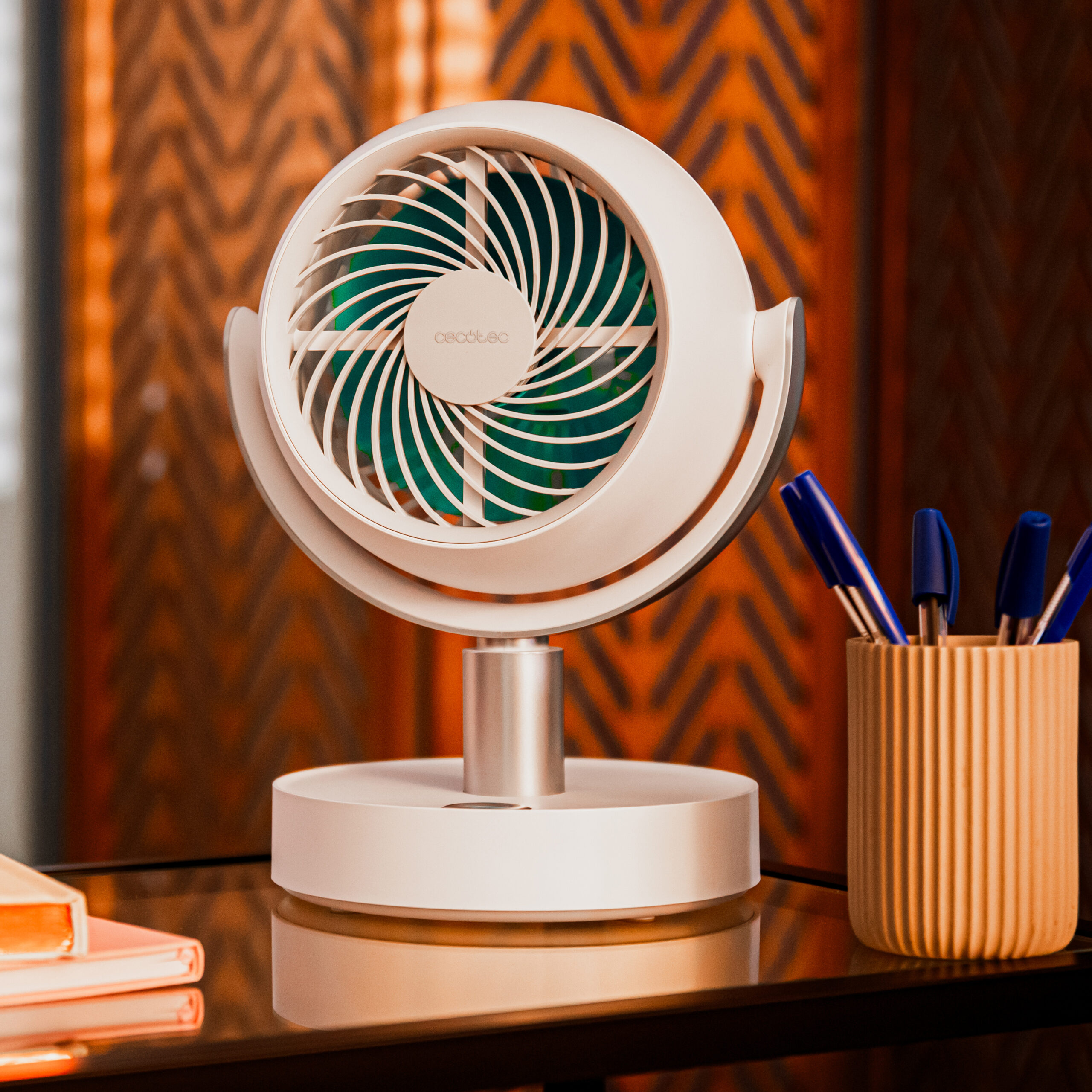 08353_EnergySilence_800_Cyclone_Desk_Portable_HL_01_oakd7c