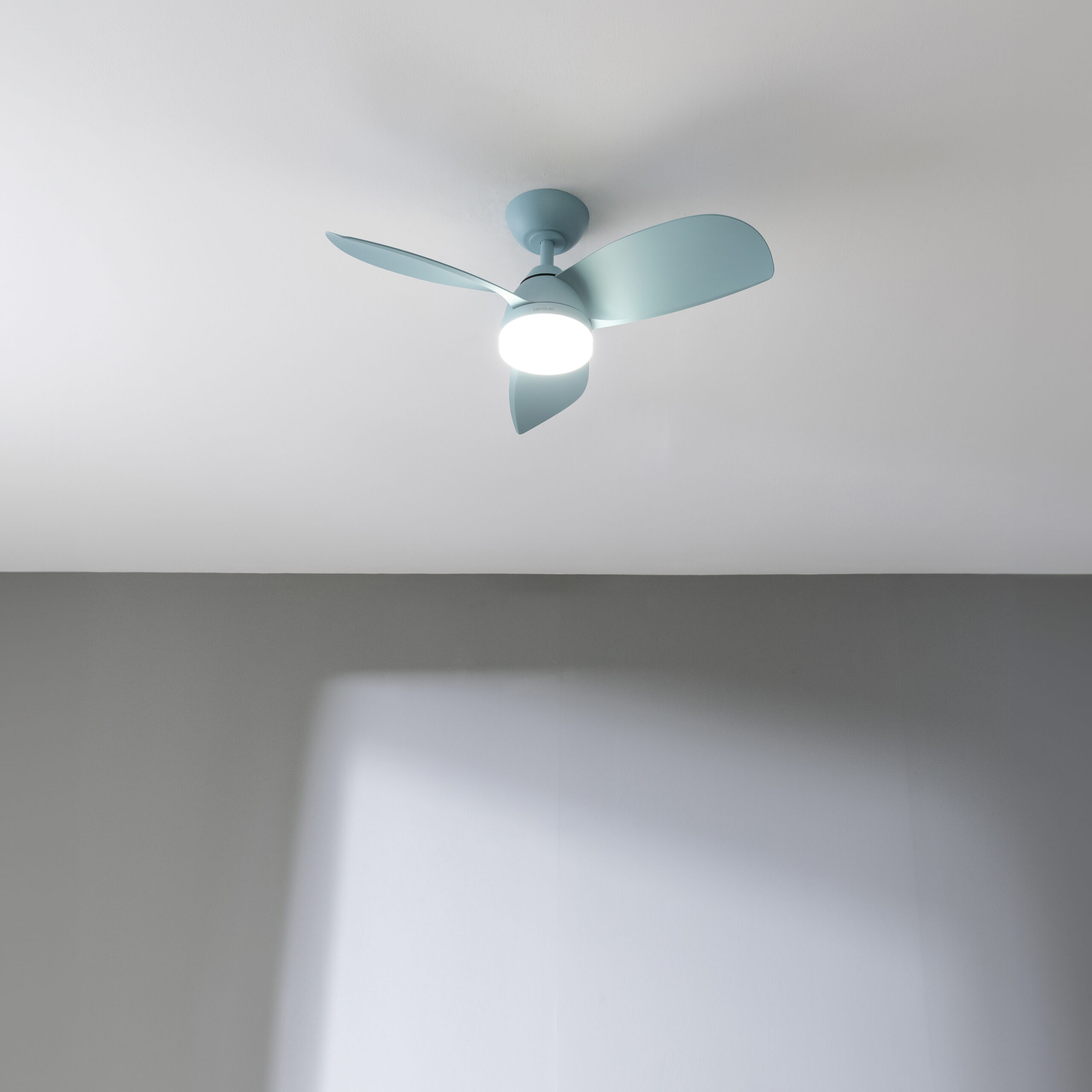 08465_EnergySilence_Aero_3050_Sky_HL_01