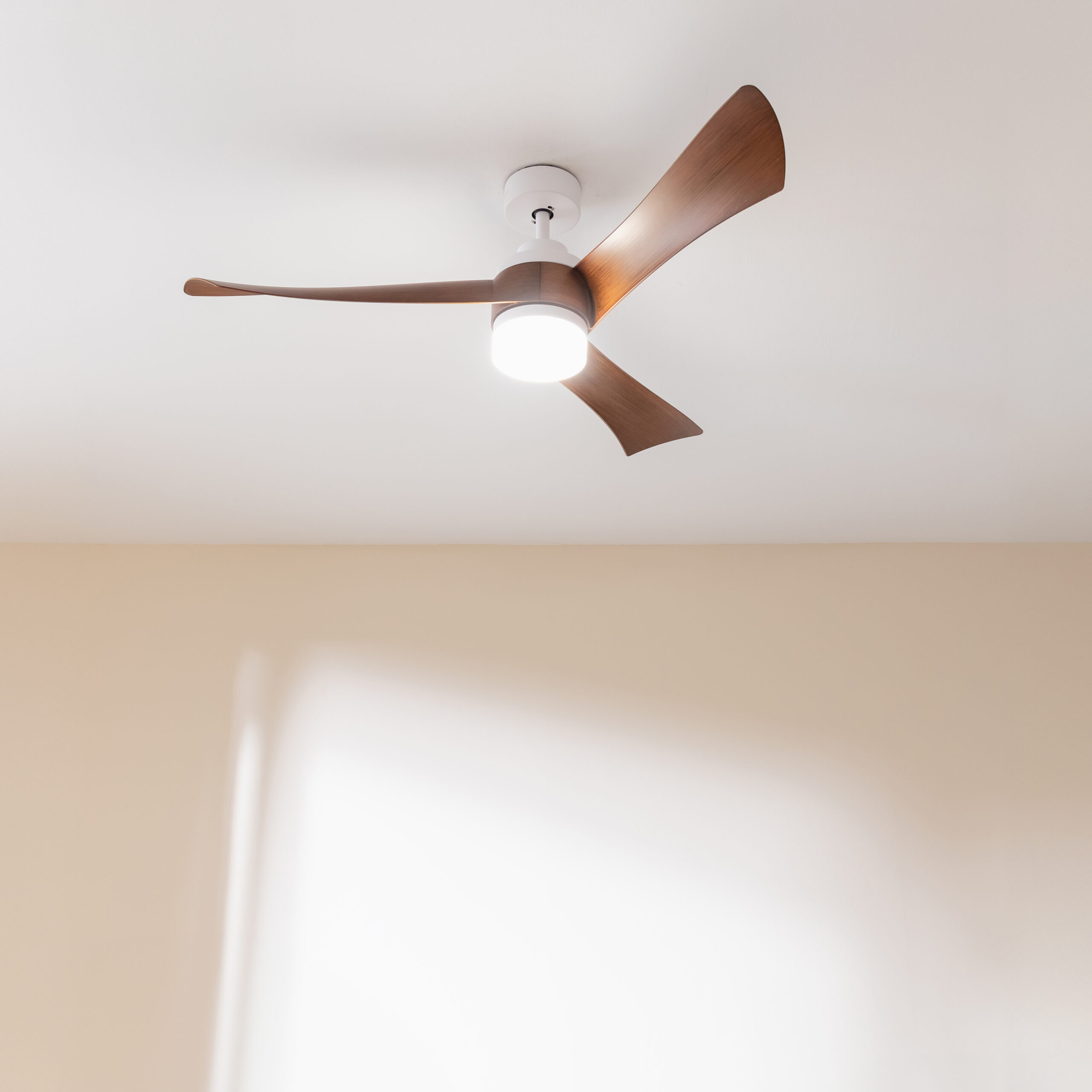 08476_EnergySilence_Aero_5280_DarkWood_HL_01_iq74k0