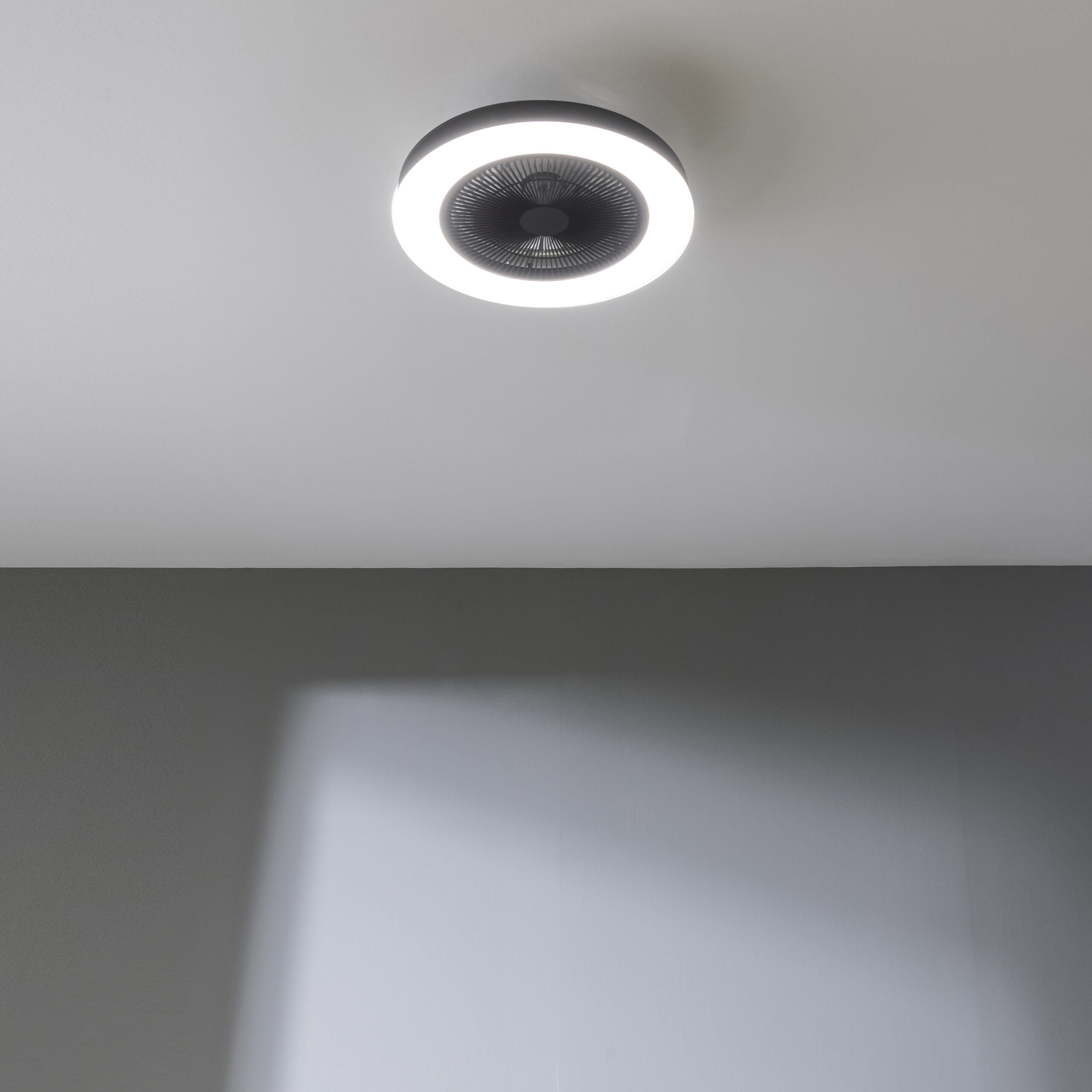 08649_LampAero_600_InsideBlack_HL_01_g1wegs